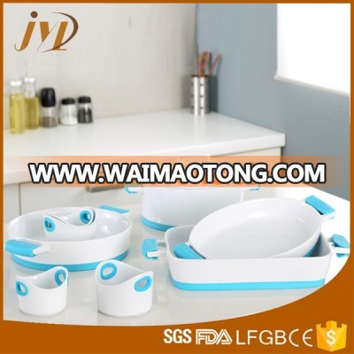 FDA LFGB ceramic bakeware sets with silicone handle and base